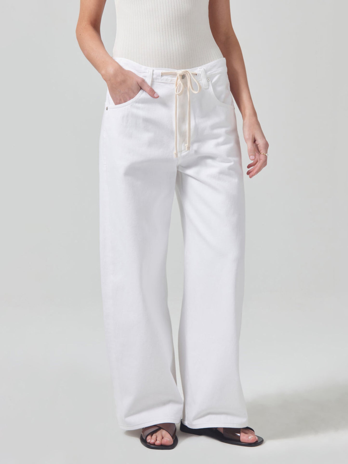 Women's Casual Wide-Leg Denim Jeans with Drawstring Waist and Pockets - Solid Color, Cotton Blend, Machine Washable